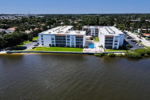 Condominio en venta en Lake Worth, Florida, 1 dormitorio, 70.98 m2 № 786694 - foto 1