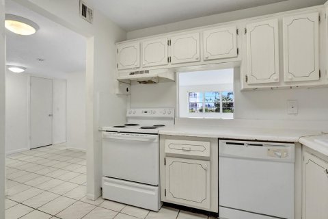 Condominio en venta en Lake Worth, Florida, 1 dormitorio, 70.98 m2 № 786694 - foto 20