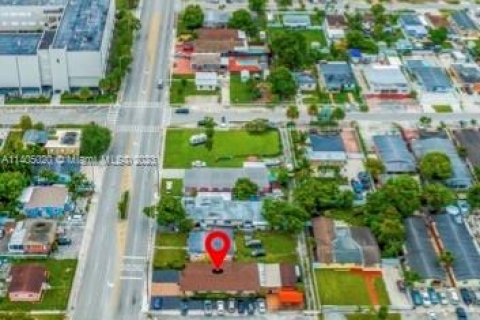 Immobilier commercial à vendre à Hialeah, Floride № 555857 - photo 1