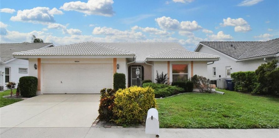 House in Sarasota, Florida 3 bedrooms, 167.13 sq.m. № 1342596