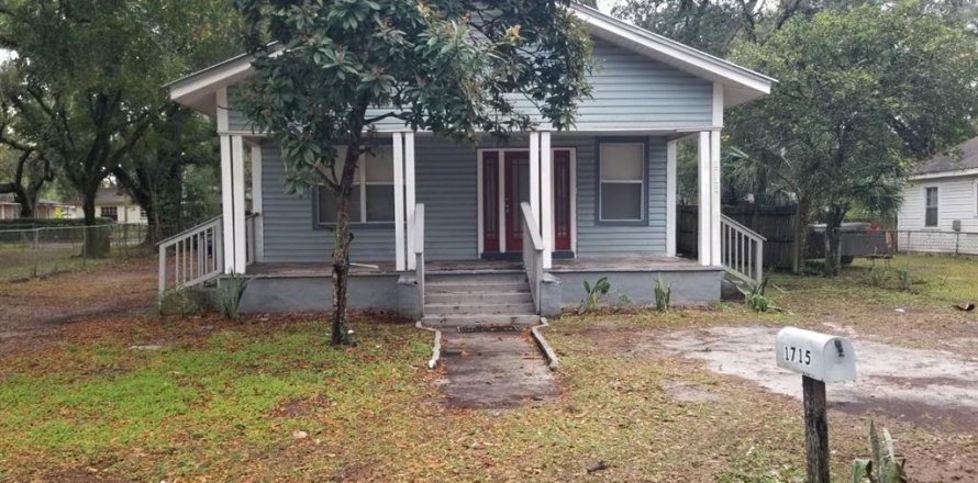 House in Tampa, Florida 3 bedrooms, 125.79 sq.m. № 1133176