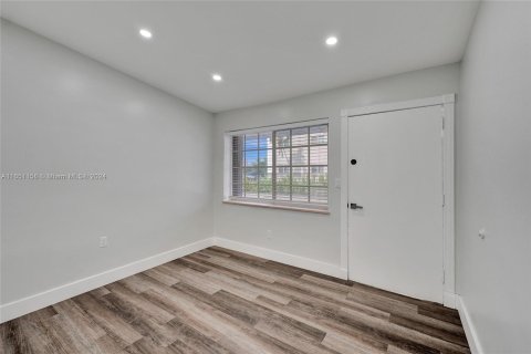 Casa en alquiler en North Miami, Florida, 1 dormitorio, 222.22 m2 № 1345446 - foto 3