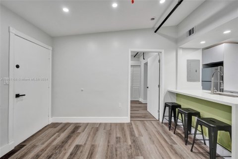 Casa en alquiler en North Miami, Florida, 1 dormitorio, 222.22 m2 № 1345446 - foto 6