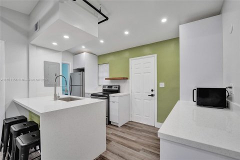 Casa en alquiler en North Miami, Florida, 1 dormitorio, 222.22 m2 № 1345446 - foto 11