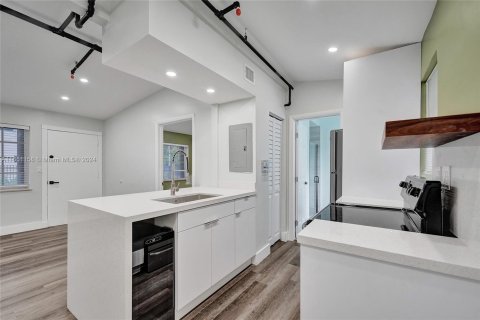 Casa en alquiler en North Miami, Florida, 1 dormitorio, 222.22 m2 № 1345446 - foto 17