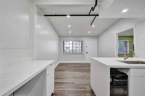 Casa en alquiler en North Miami, Florida, 1 dormitorio, 222.22 m2 № 1345446 - foto 19