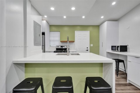 Casa en alquiler en North Miami, Florida, 1 dormitorio, 222.22 m2 № 1345446 - foto 13