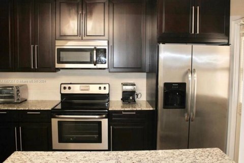 Condo in Fort Lauderdale, Florida, 2 bedrooms  № 1382022 - photo 11