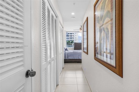 Condo in Miami Beach, Florida, 1 bedroom  № 1381973 - photo 26