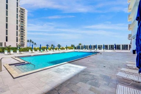 Condo in Miami Beach, Florida, 1 bedroom  № 1381973 - photo 30