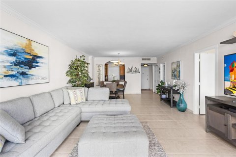 Condo in Miami Beach, Florida, 1 bedroom  № 1381973 - photo 1