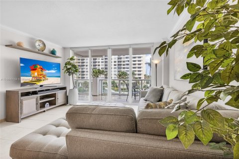 Condo in Miami Beach, Florida, 1 bedroom  № 1381973 - photo 19