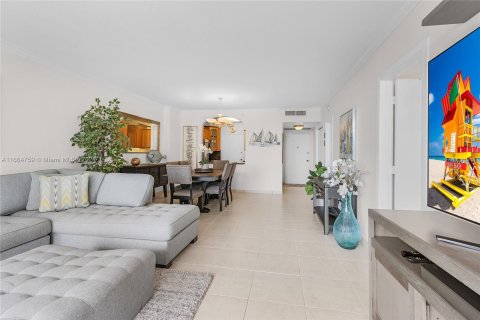 Condo in Miami Beach, Florida, 1 bedroom  № 1381973 - photo 27