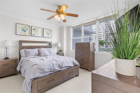 Condo in Miami Beach, Florida, 1 bedroom  № 1381973 - photo 4