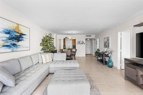 Condo in Miami Beach, Florida, 1 bedroom  № 1381973 - photo 3