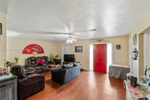 Casa en venta en Deltona, Florida, 3 dormitorios № 1332289 - foto 8