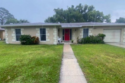 House in Deltona, Florida 3 bedrooms № 1332289 - photo 3