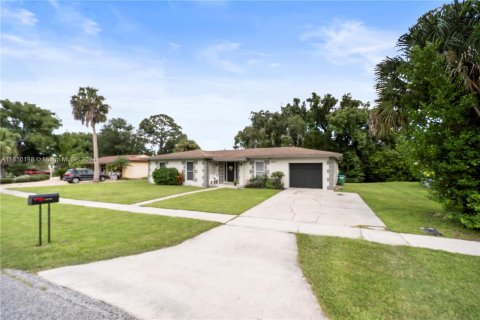 Villa ou maison à vendre à Deltona, Floride: 3 chambres № 1332289 - photo 5