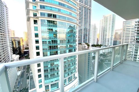 Condo in Miami, Florida, 2 bedrooms  № 1104173 - photo 2