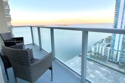 Condo in Miami, Florida, 2 bedrooms  № 1104173 - photo 1