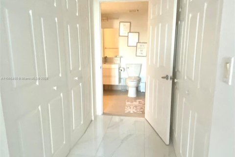 Copropriété à vendre à Miami, Floride: 2 chambres, 111.48 m2 № 1104173 - photo 16