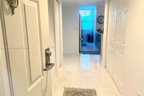 Copropriété à vendre à Miami, Floride: 2 chambres, 111.48 m2 № 1104173 - photo 3