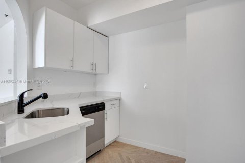 Condo in Miami Beach, Florida, 1 bedroom  № 1188405 - photo 9