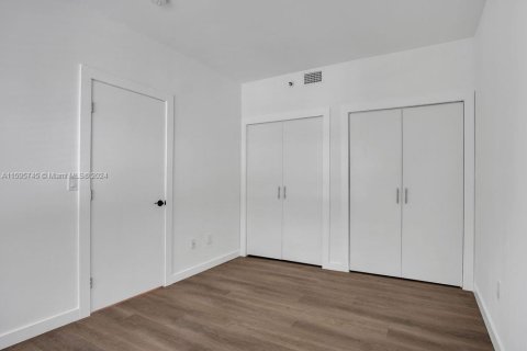 Condo in Miami Beach, Florida, 1 bedroom  № 1188405 - photo 18