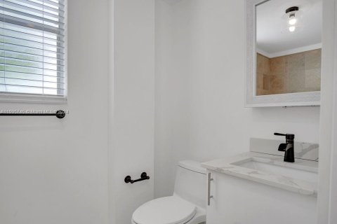 Condo in Miami Beach, Florida, 1 bedroom  № 1188405 - photo 14