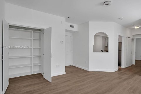 Condo in Miami Beach, Florida, 1 bedroom  № 1188405 - photo 21