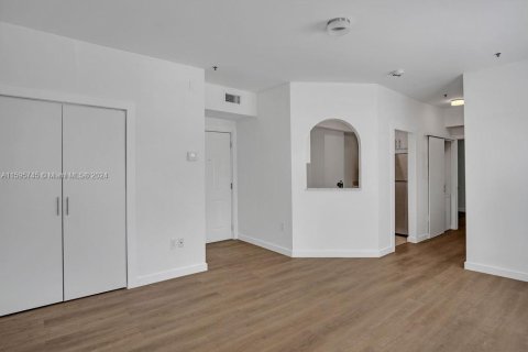 Condo in Miami Beach, Florida, 1 bedroom  № 1188405 - photo 3