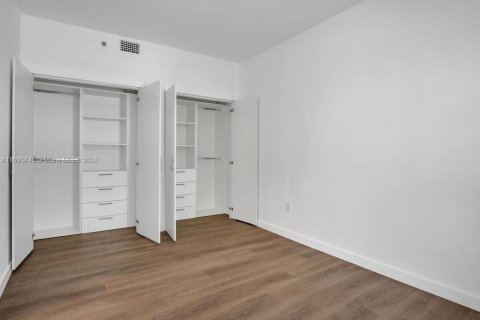 Condo in Miami Beach, Florida, 1 bedroom  № 1188405 - photo 16