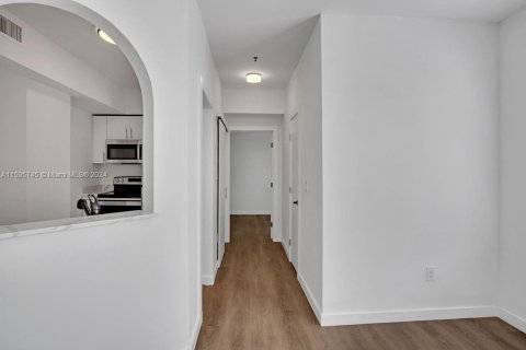 Condo in Miami Beach, Florida, 1 bedroom  № 1188405 - photo 13