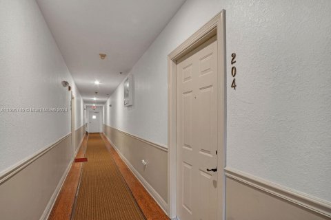 Condo in Miami Beach, Florida, 1 bedroom  № 1188405 - photo 22