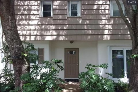 Casa en venta en Pompano Beach, Florida, 3 dormitorios, 147.81 m2 № 1188409 - foto 1