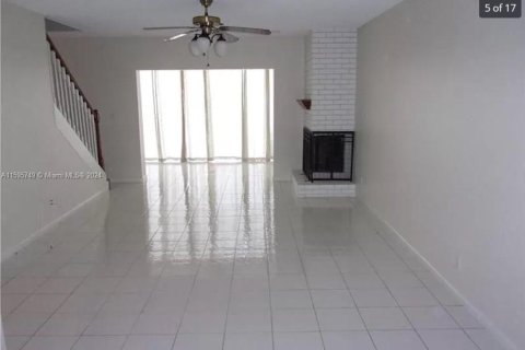 House in Pompano Beach, Florida 3 bedrooms, 147.81 sq.m. № 1188409 - photo 5