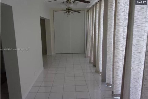 House in Pompano Beach, Florida 3 bedrooms, 147.81 sq.m. № 1188409 - photo 11