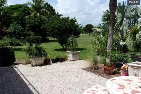Villa ou maison à vendre à Pompano Beach, Floride: 3 chambres, 147.81 m2 № 1188409 - photo 16