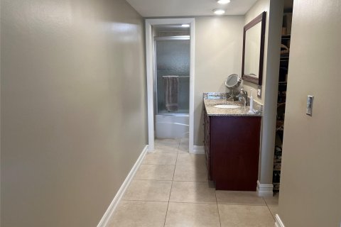 Condominio en venta en Tamarac, Florida, 1 dormitorio, 91.23 m2 № 925457 - foto 3