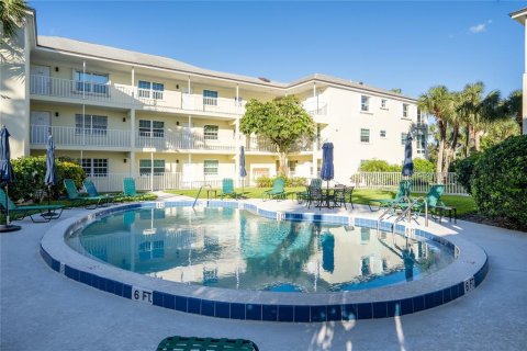 Condo in Vero Beach, Florida, 2 bedrooms  № 1398647 - photo 30