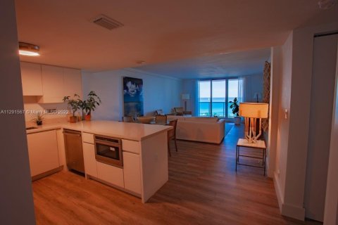 Copropriété à louer à Miami Beach, Floride: 1 chambre, 83.61 m2 № 140615 - photo 3