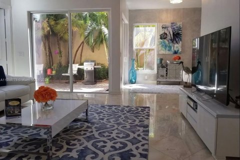 House in Hollywood, Florida 3 bedrooms, 194.17 sq.m. № 1120525 - photo 28