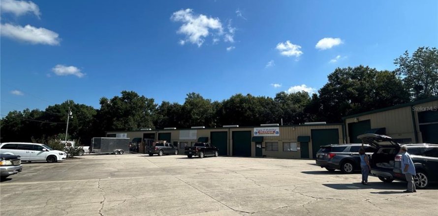 Commercial property in Ocala, Florida № 1355722