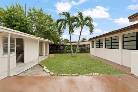 Casa en venta en Hialeah, Florida, 3 dormitorios, 136.94 m2 № 1398388 - foto 26