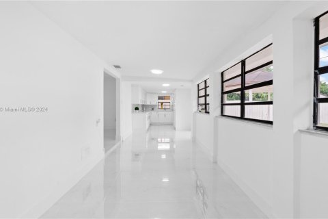 Casa en venta en Hialeah, Florida, 3 dormitorios, 136.94 m2 № 1398388 - foto 23