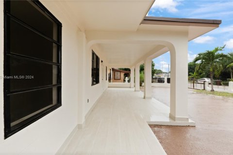 Villa ou maison à vendre à Hialeah, Floride: 3 chambres, 136.94 m2 № 1398388 - photo 10