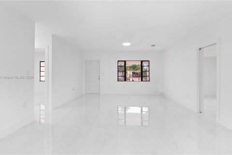 Villa ou maison à vendre à Hialeah, Floride: 3 chambres, 136.94 m2 № 1398388 - photo 18