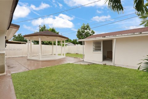 Casa en venta en Hialeah, Florida, 3 dormitorios, 136.94 m2 № 1398388 - foto 27