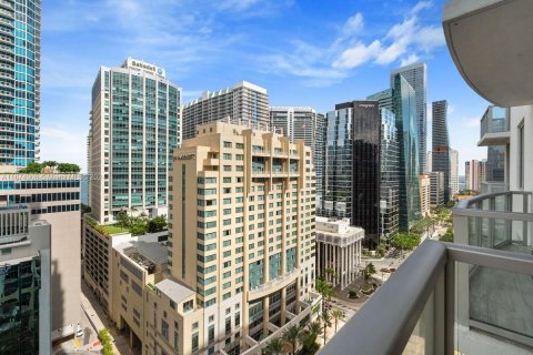 Condo in Miami, Florida, 1 bedroom  № 1398340 - photo 1