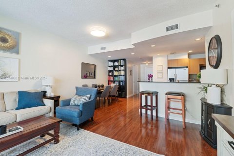 Condo in Miami, Florida, 1 bedroom  № 1398340 - photo 8